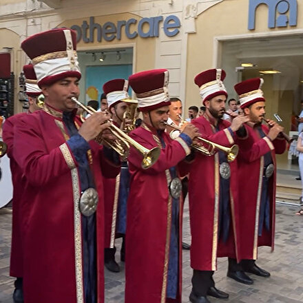 Bakü sokakları Mehter Marşı ile inledi